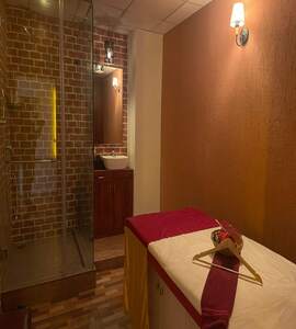 Jenni DayNight OutCall Massage Spa